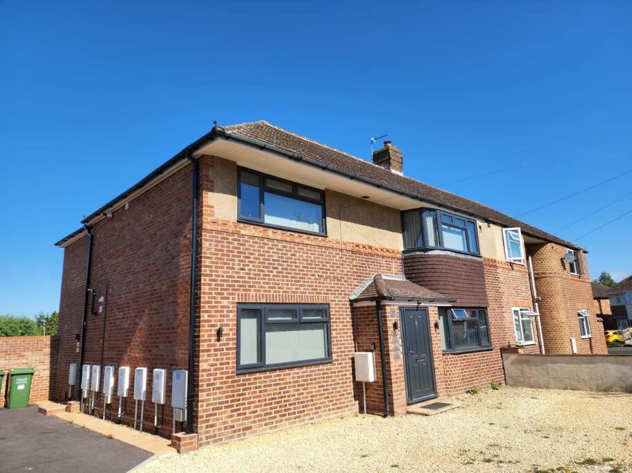 Hazel 1-Bedroom Cousy Flat, Parking, Wifi, Prime Location, Close To Blenheim Palace & Oxford Кидлингтън Екстериор снимка