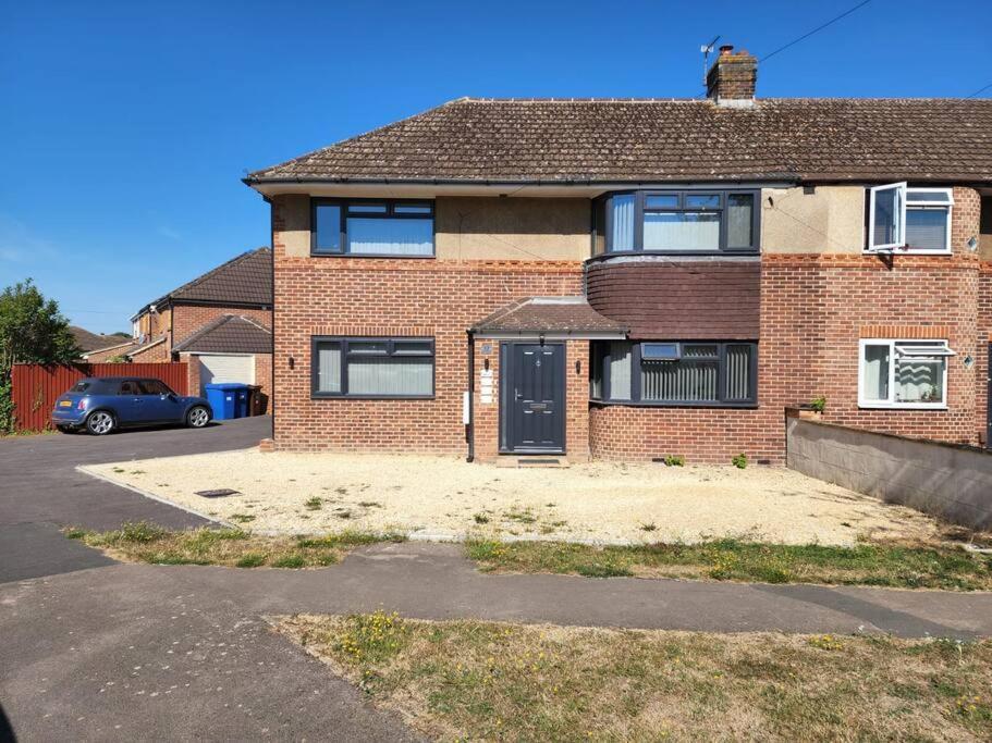 Hazel 1-Bedroom Cousy Flat, Parking, Wifi, Prime Location, Close To Blenheim Palace & Oxford Кидлингтън Екстериор снимка