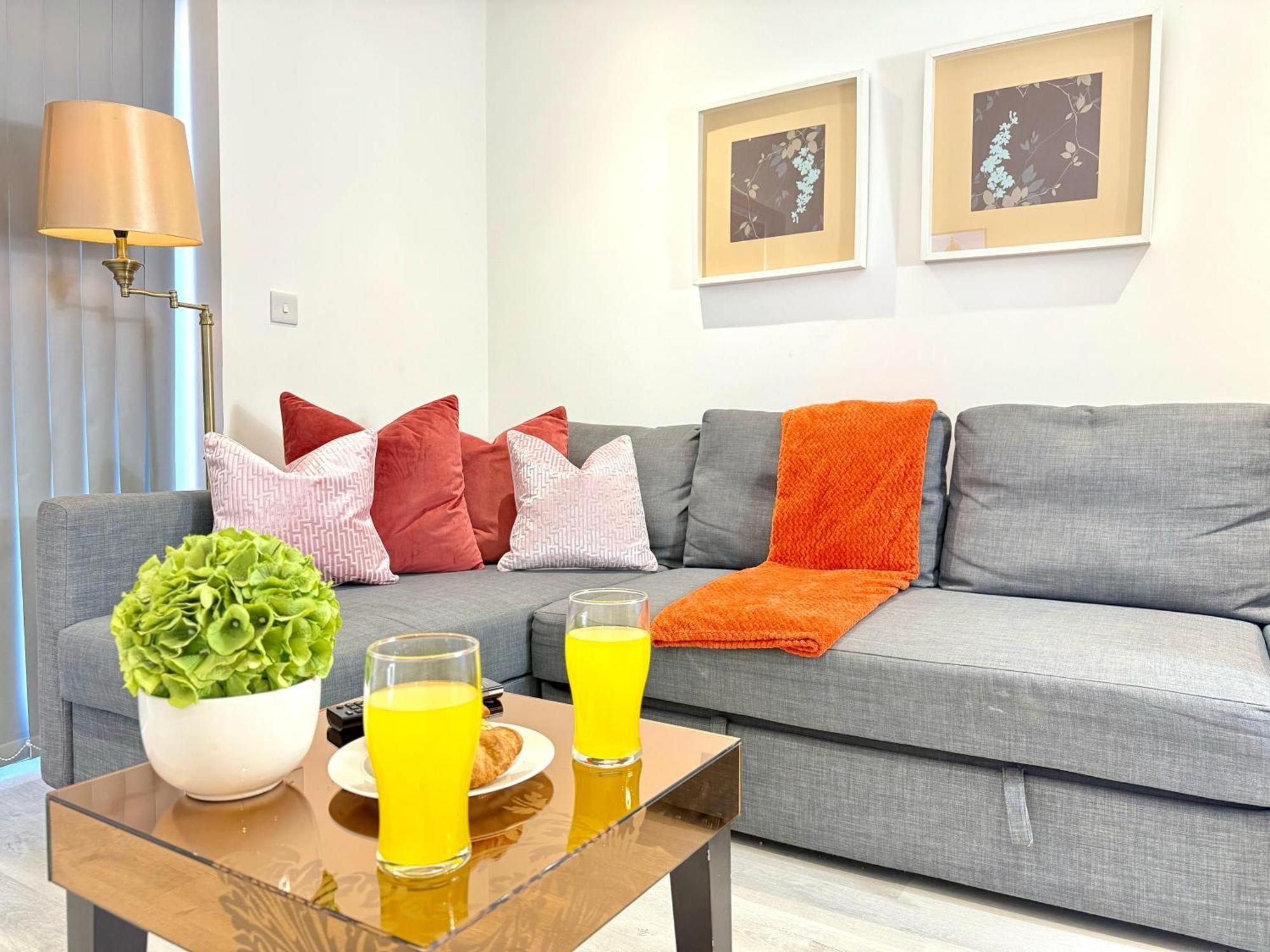 Hazel 1-Bedroom Cousy Flat, Parking, Wifi, Prime Location, Close To Blenheim Palace & Oxford Кидлингтън Екстериор снимка