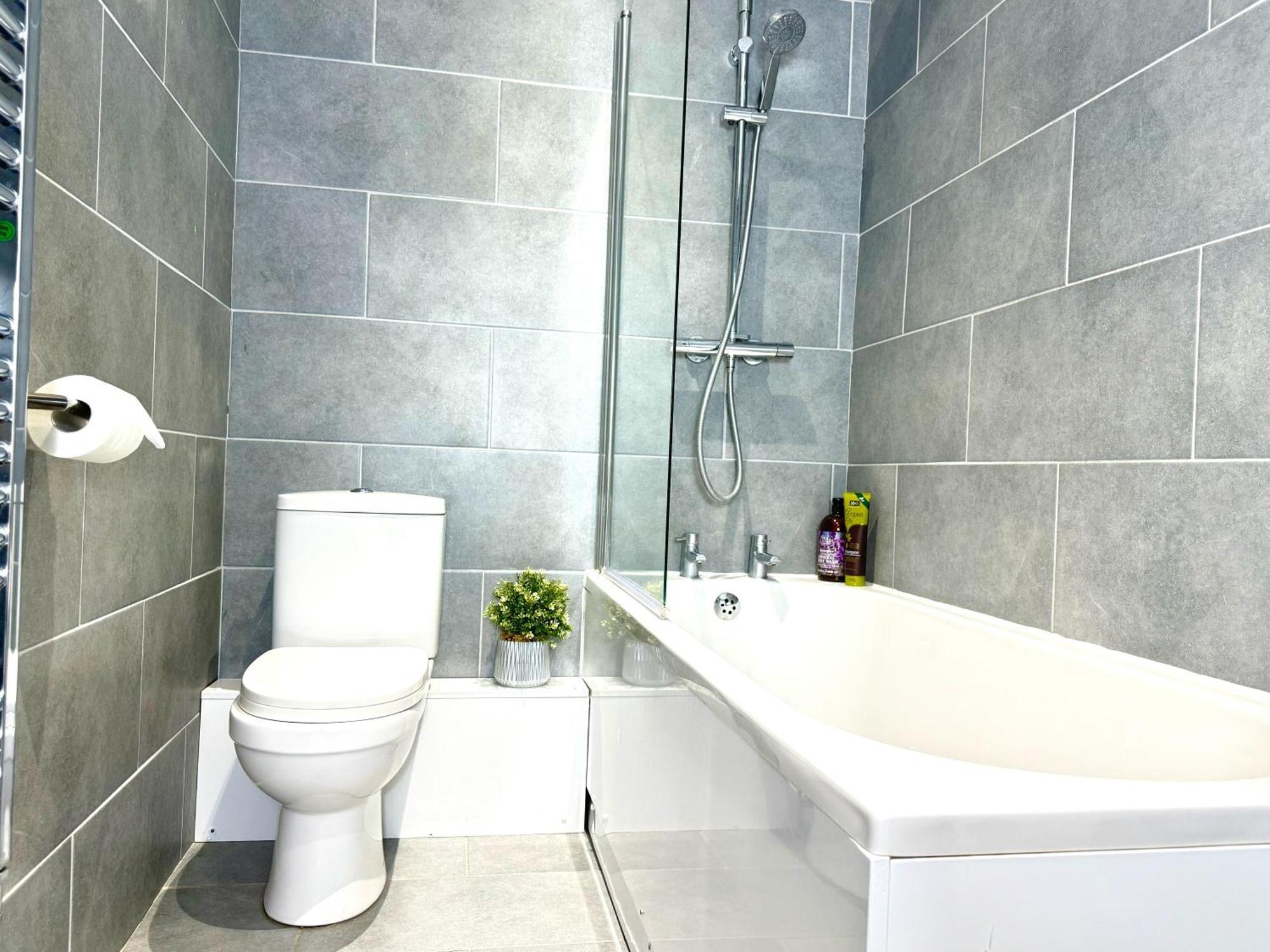 Hazel 1-Bedroom Cousy Flat, Parking, Wifi, Prime Location, Close To Blenheim Palace & Oxford Кидлингтън Екстериор снимка