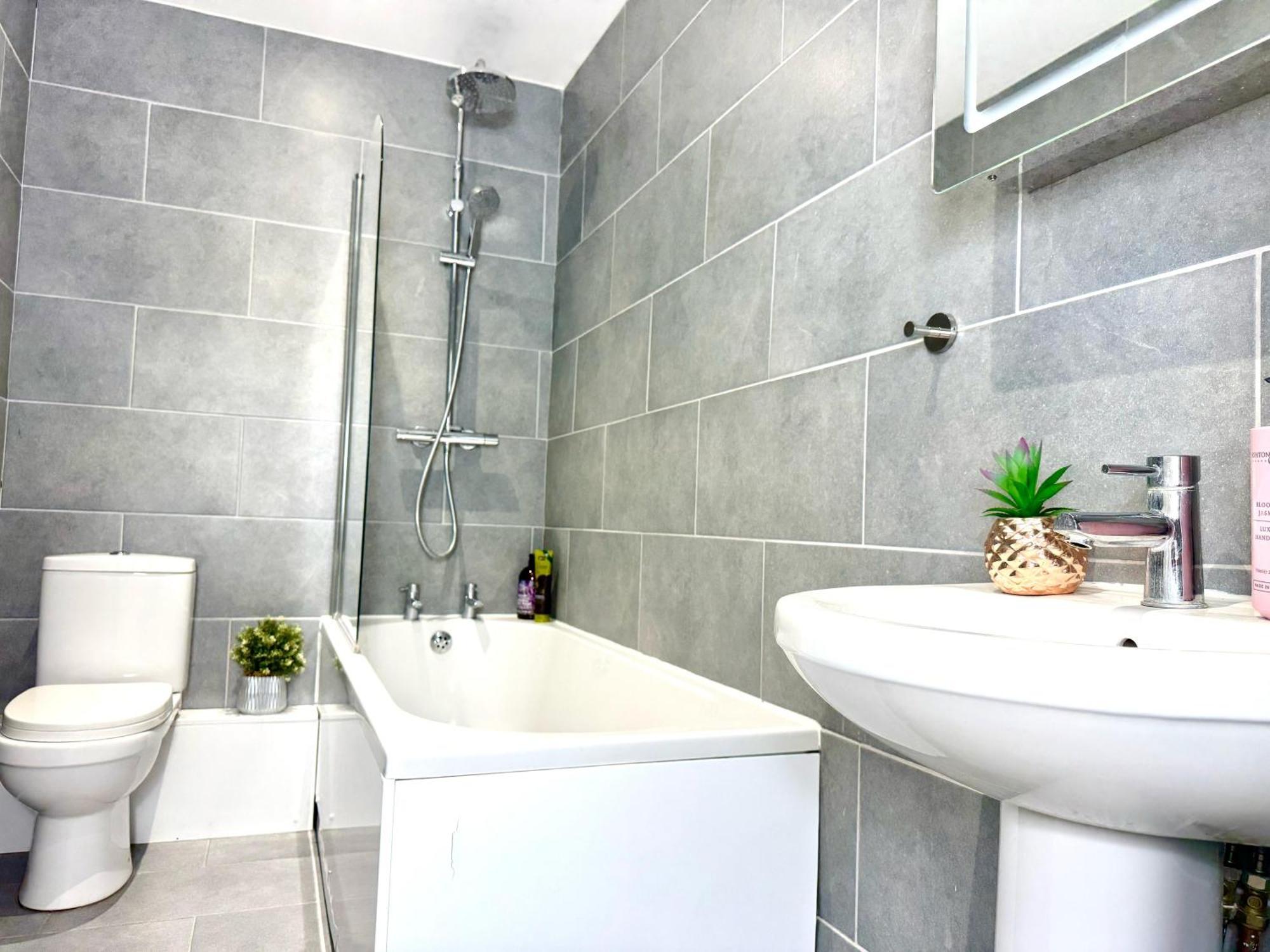 Hazel 1-Bedroom Cousy Flat, Parking, Wifi, Prime Location, Close To Blenheim Palace & Oxford Кидлингтън Екстериор снимка