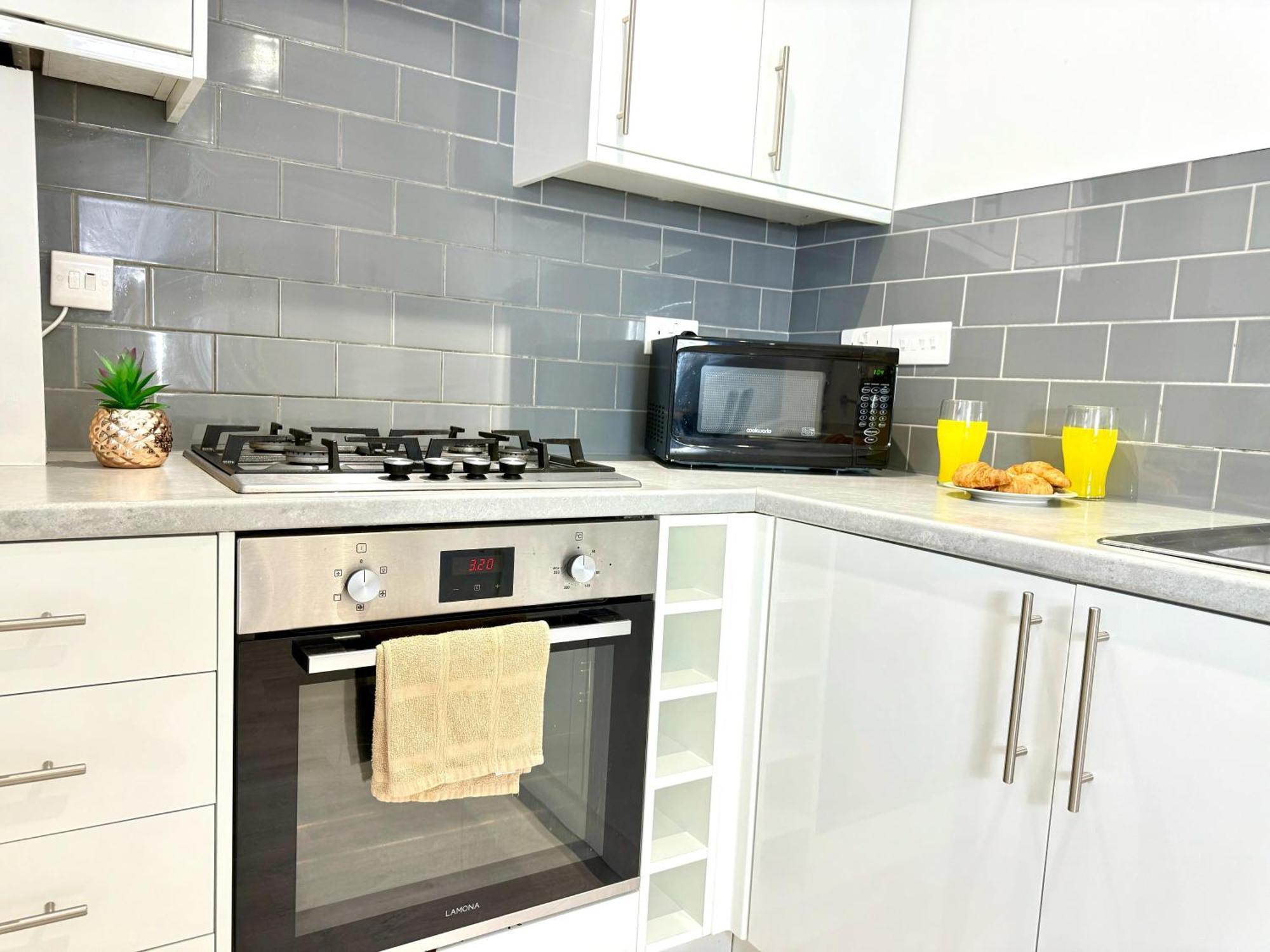 Hazel 1-Bedroom Cousy Flat, Parking, Wifi, Prime Location, Close To Blenheim Palace & Oxford Кидлингтън Екстериор снимка
