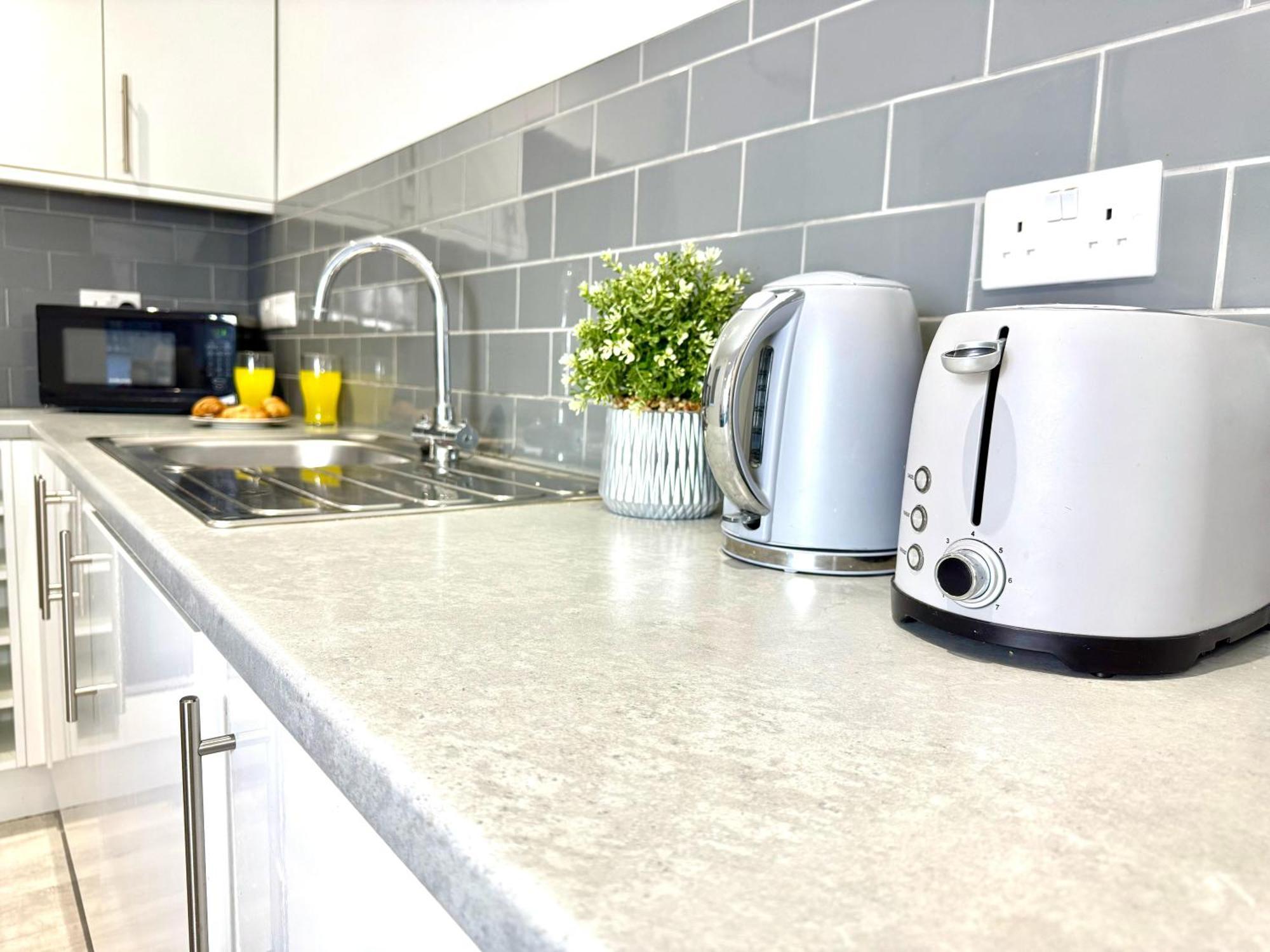 Hazel 1-Bedroom Cousy Flat, Parking, Wifi, Prime Location, Close To Blenheim Palace & Oxford Кидлингтън Екстериор снимка