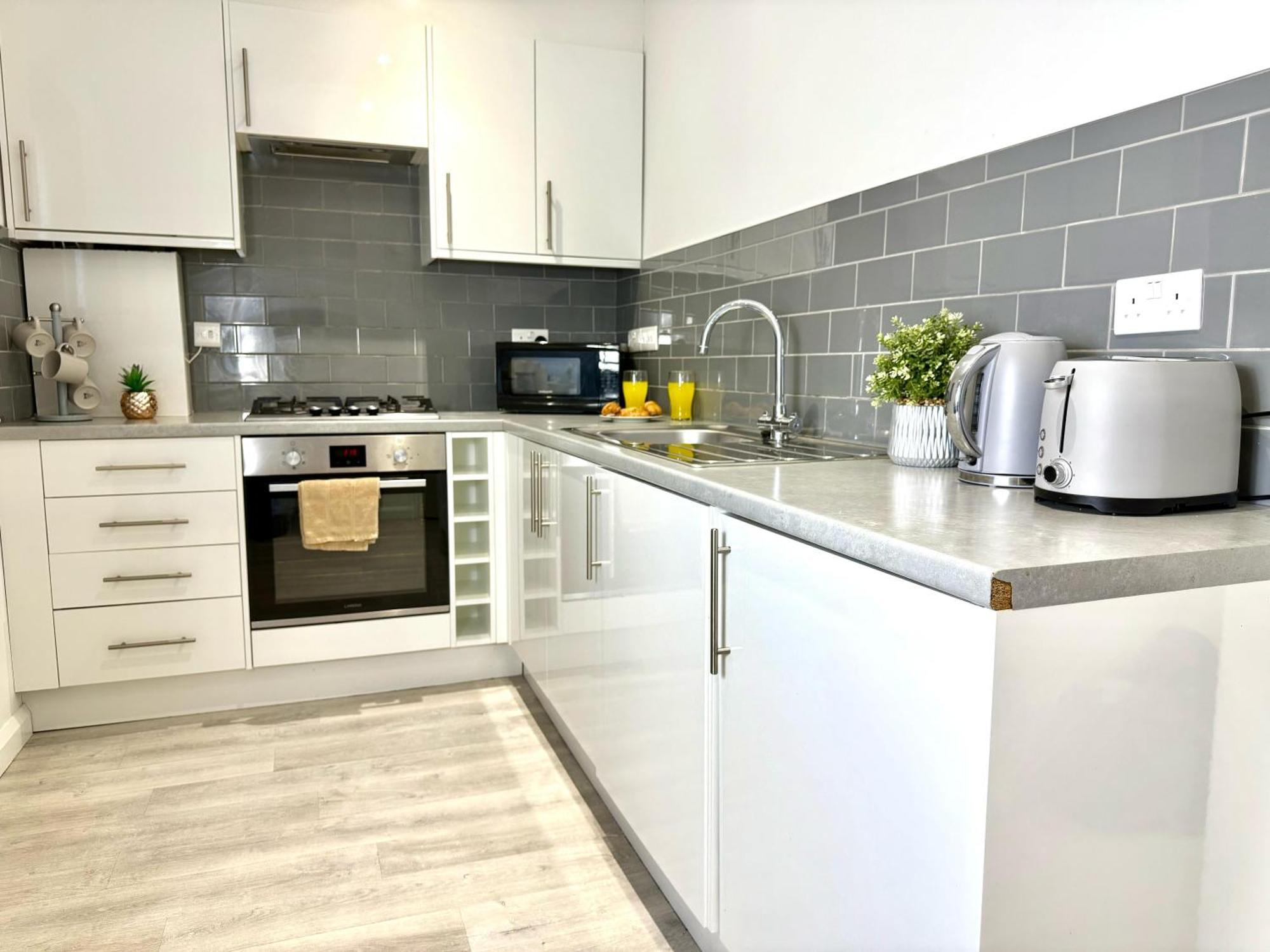 Hazel 1-Bedroom Cousy Flat, Parking, Wifi, Prime Location, Close To Blenheim Palace & Oxford Кидлингтън Екстериор снимка